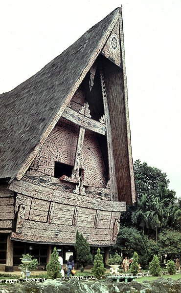 Dom z Sumatry Pnocnej (Batak) - skansen Taman Mini Indonesia (Dakarta)