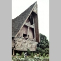 Dom z Sumatry P�nocnej (Batak) - skansen Taman Mini Indonesia (D�akarta)