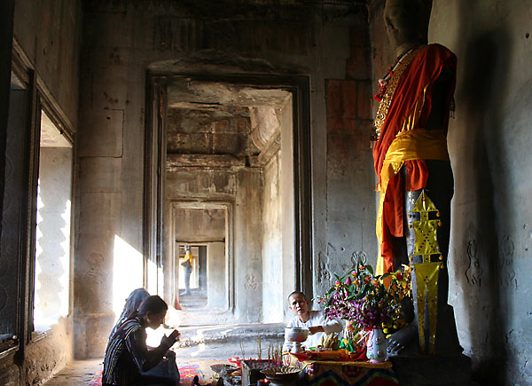 We wntrzu wityni Angkor Wat