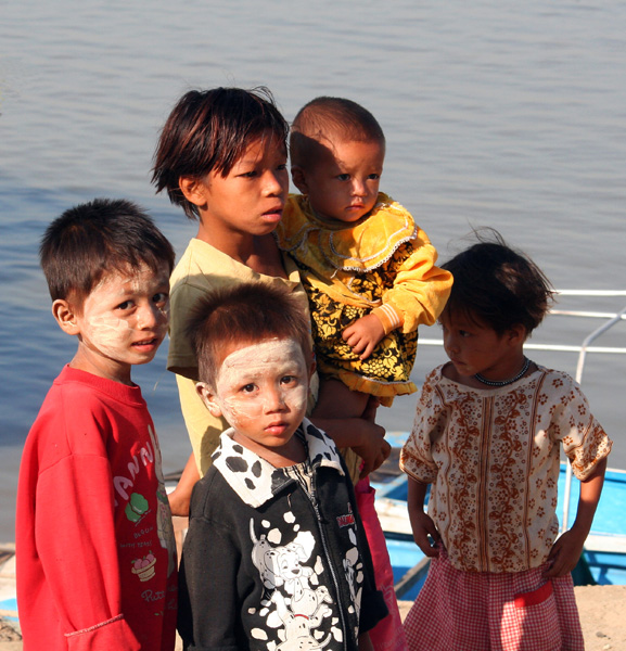 Portowe dzieci w Mandalay