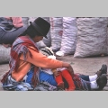 Matka z dzieckiem na targu w Saquisil�