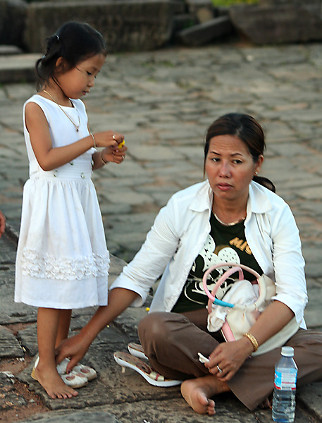 Matka z crk w wityni Phnom Bakheng