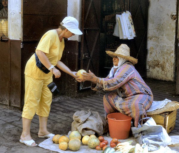 Sprzedawczyni owocw w Tangerze