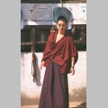 Mody mnich przed stup w Bodhnath