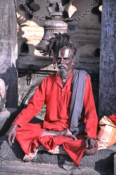 Medytujcy sadhu w wityni Pashupatinath