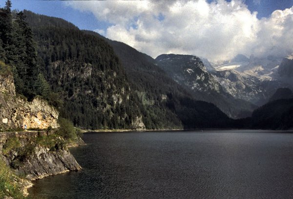 Jezioro Gosau w masywie Dachstein