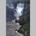 Rio Iguaz� z wodospadem Bossetti w tle