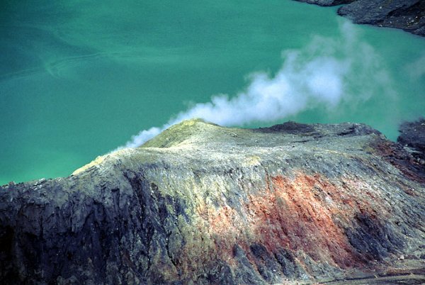 Fragment krateru wulkanu Poas