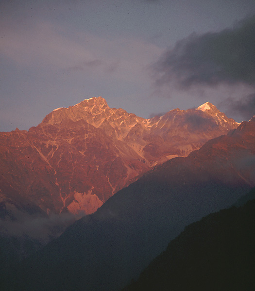 Pasmo Langtang Himal po zachodzie soca