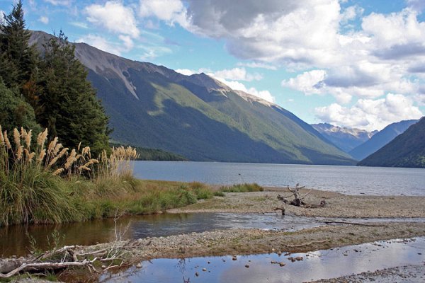 Jezioro Rotoiti w Parku Narodowym Nelson Lakes